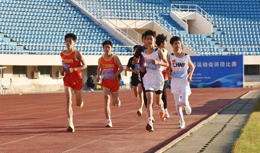 运动员们在比赛中彪炳战绩，备受瞩目