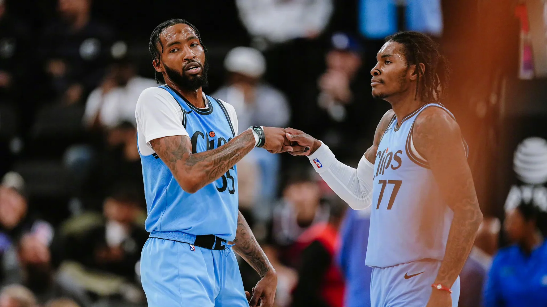 九游娱乐入口-NBA球员在比赛中面对老队友，展现出色表现