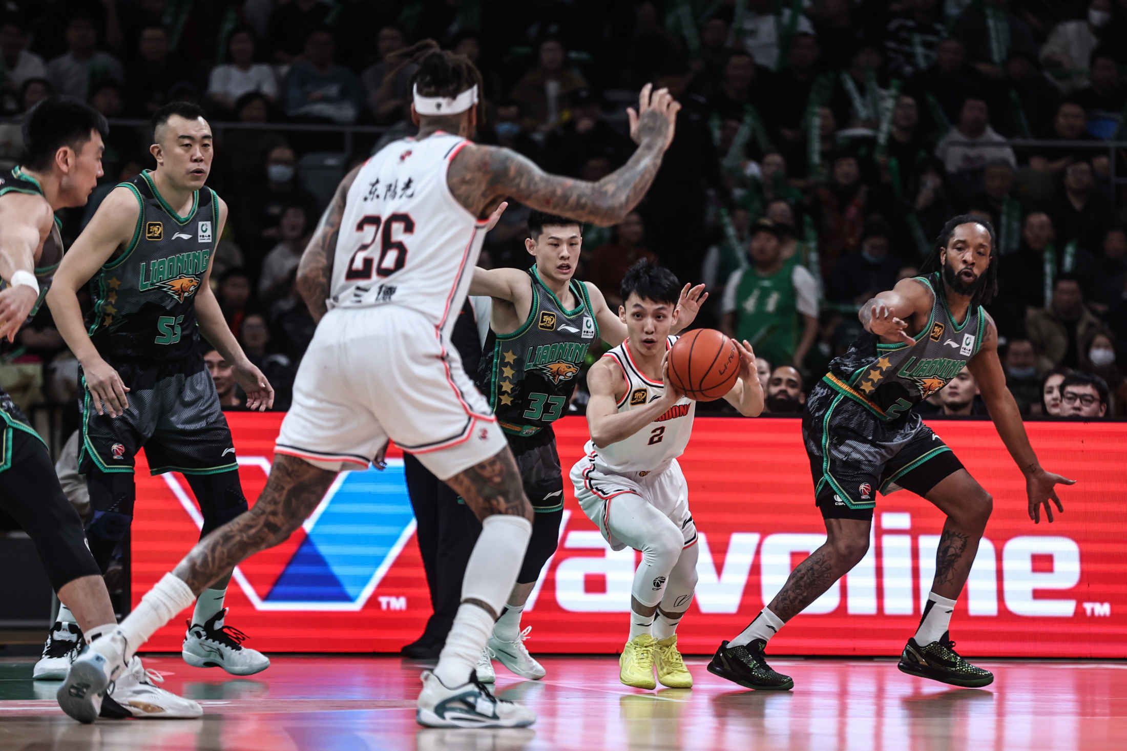 九游VIP-辽宁男篮客场险胜，全队发挥出色稳住局面