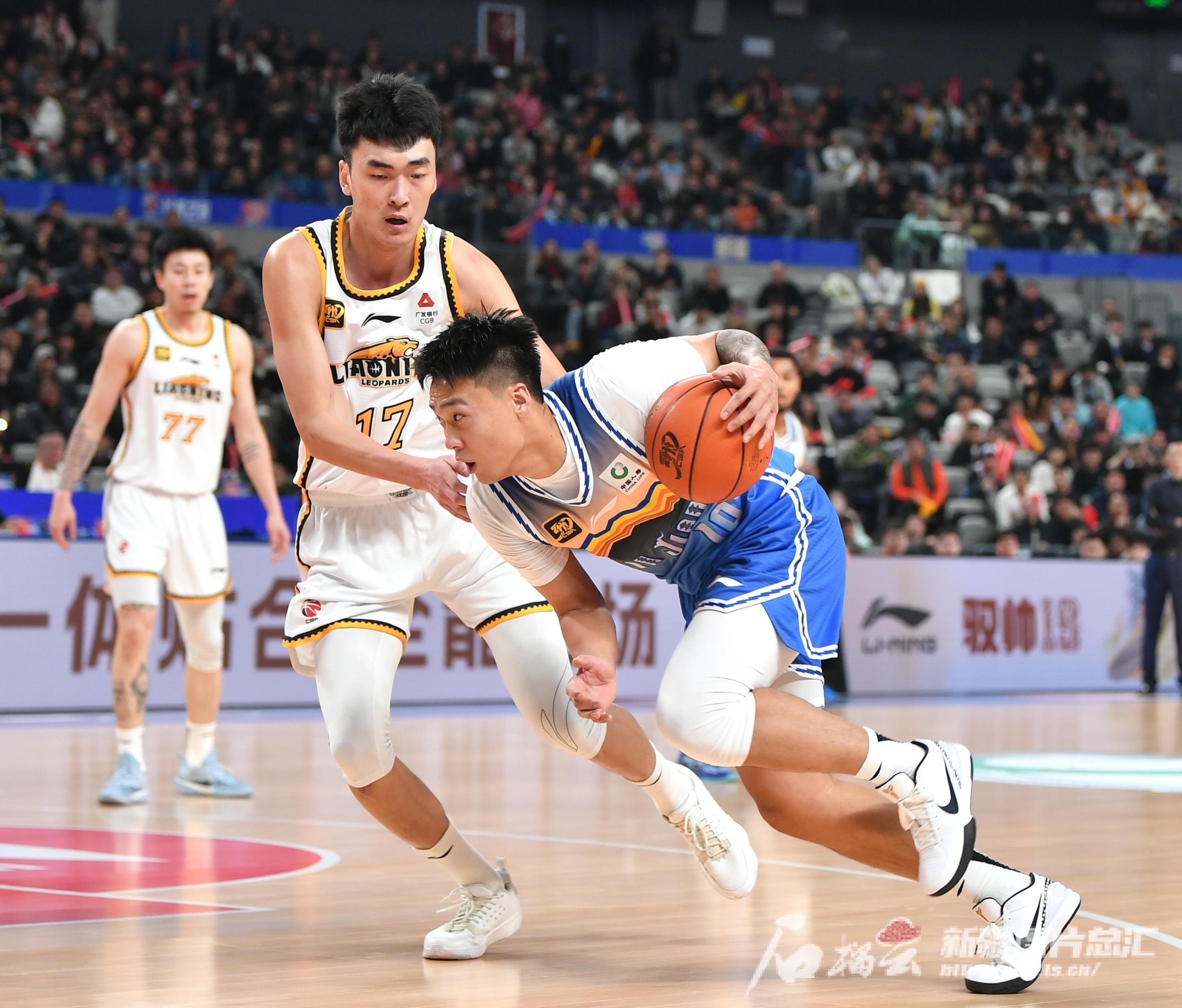 辽宁男篮客场险胜，全队发挥出色稳住局面