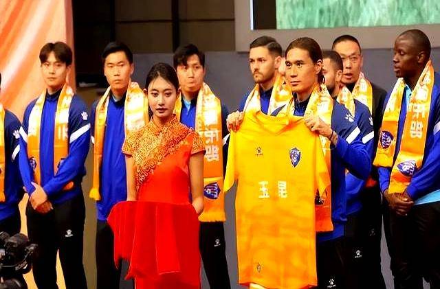 门神连续防守大连屡创奇迹,球迷高呼敬礼 门神连续防守大连屡创奇迹,球迷高呼敬礼