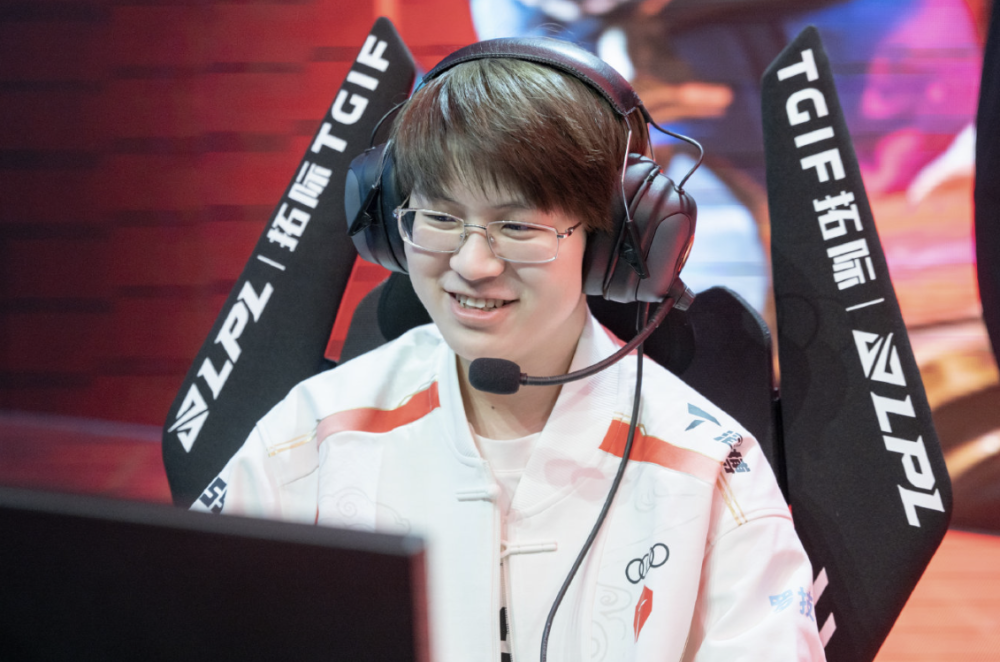 九游体育平台-BLG横扫NS，Meiko开启传奇时刻宿敌对决小组赛，让粉丝疯狂欢呼