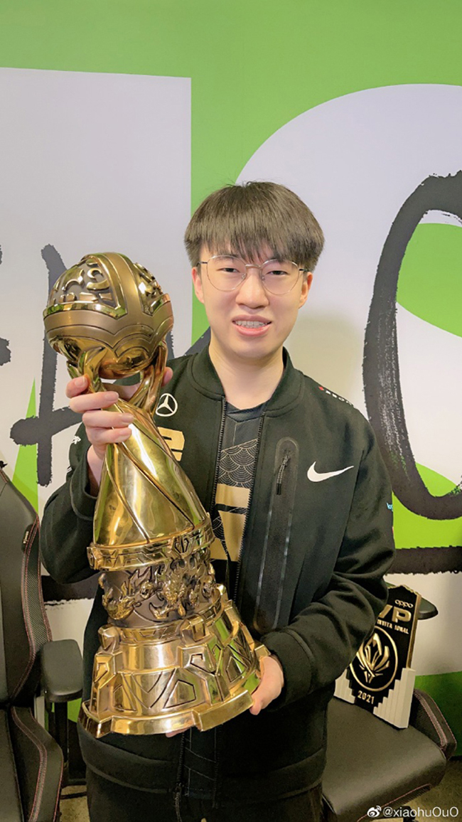 关于HKA翻盘PSG，Xiaohu开启传奇时刻宿敌对决八强赛，技惊四座的信息