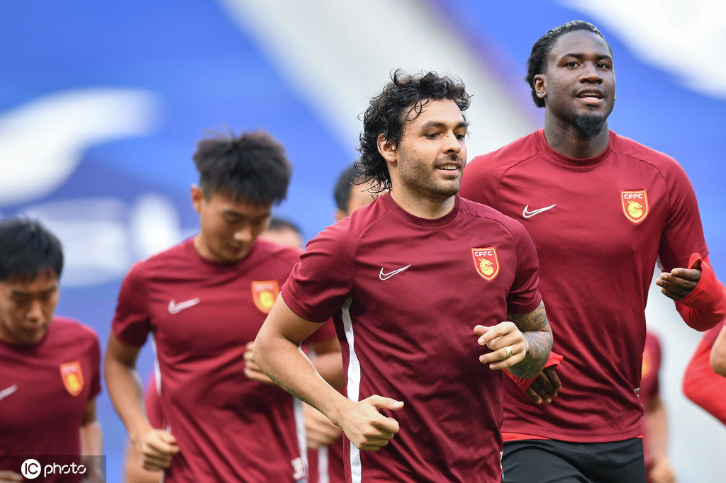 九游娱乐官方-关于石家庄永昌抵挡不住上海申花攻势的信息