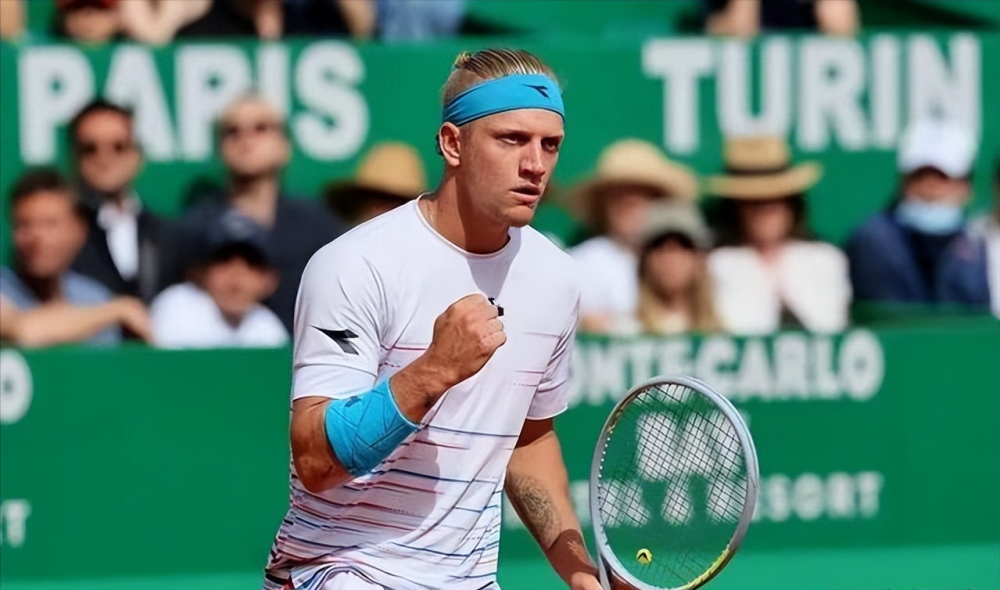 包含100T血洗EG，ShowMaker操刀奇招英雄翻盘激烈交锋入围赛，强势挺进下一轮的词条