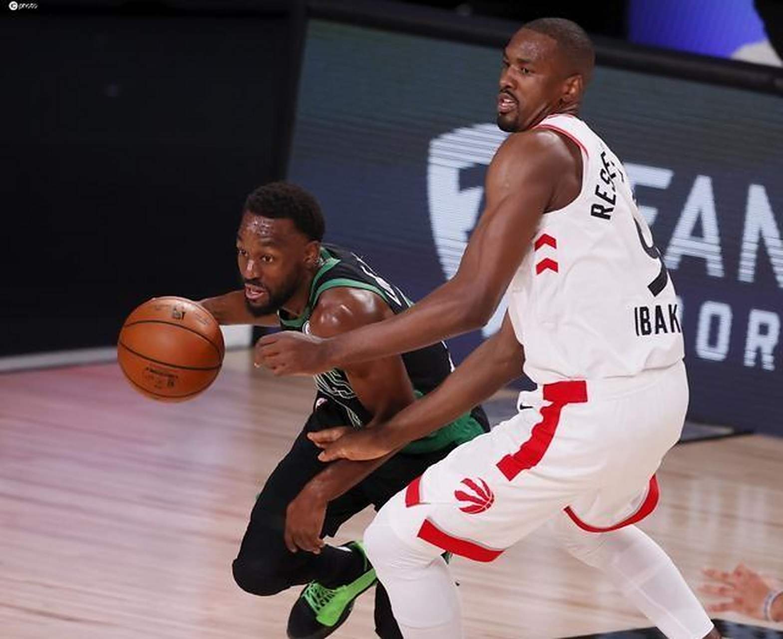 猛龙客场逆转，将系列赛拖入抢七