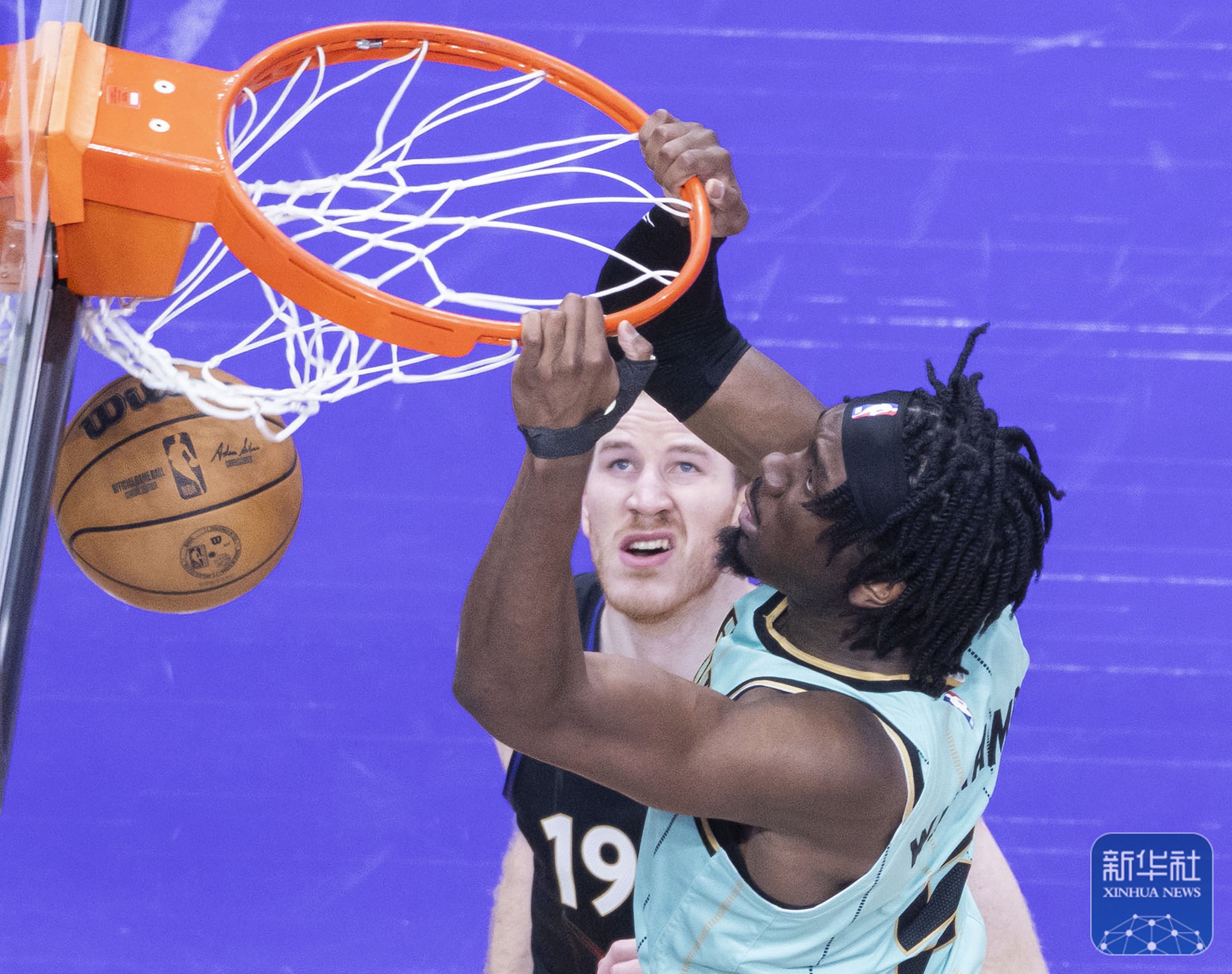 九游娱乐-黄蜂擒活塞，取得两连胜的简单介绍