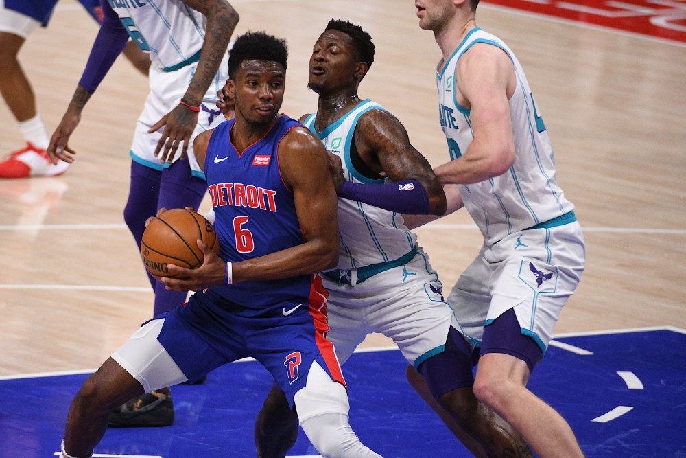 黄蜂擒活塞，取得两连胜的简单介绍