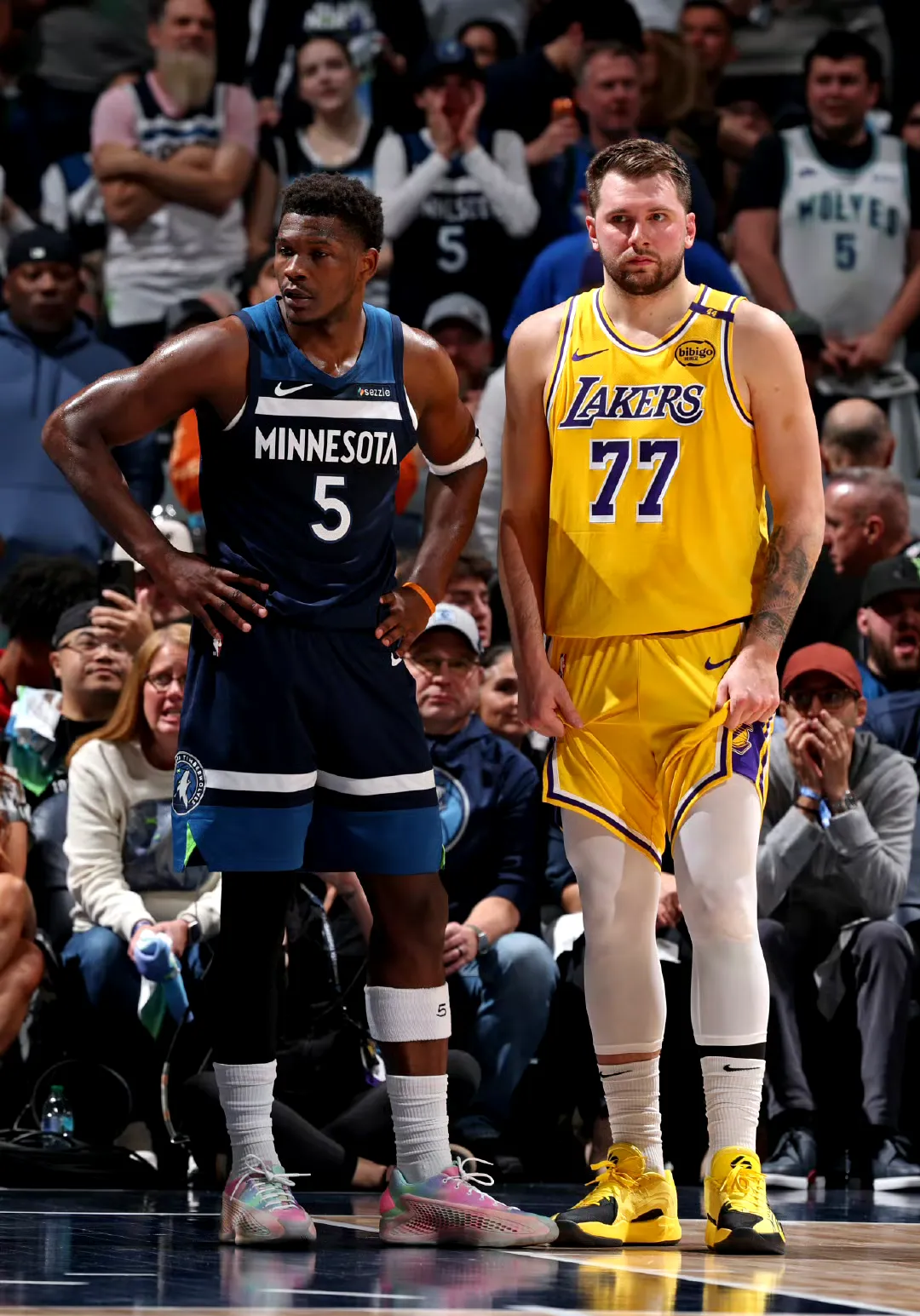 包含NBA常规赛：尼克斯詹姆斯·弗兰克！的词条