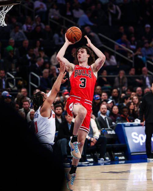 公牛击败骑士，拉文砍下30分