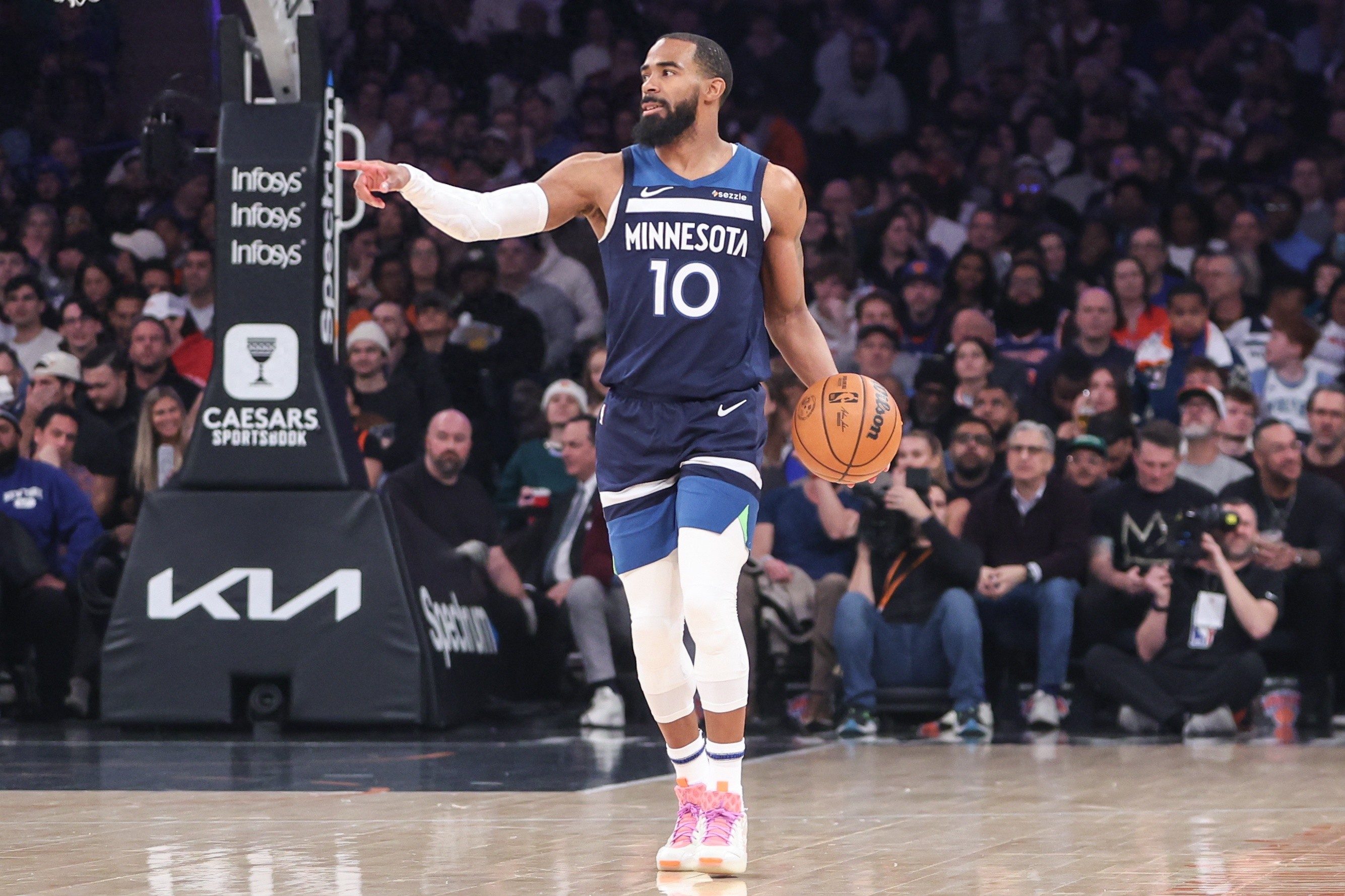 公牛队主场战胜森林狼，韦德发挥关键作用