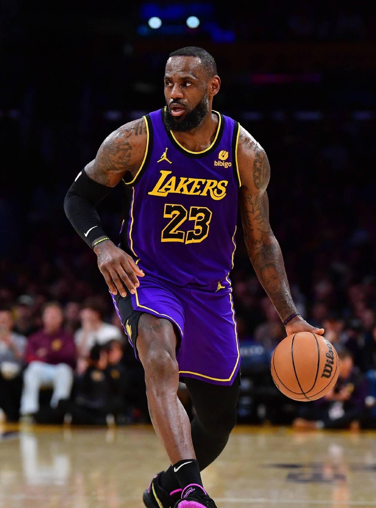 湖人再胜马刺，詹皇29分创历史