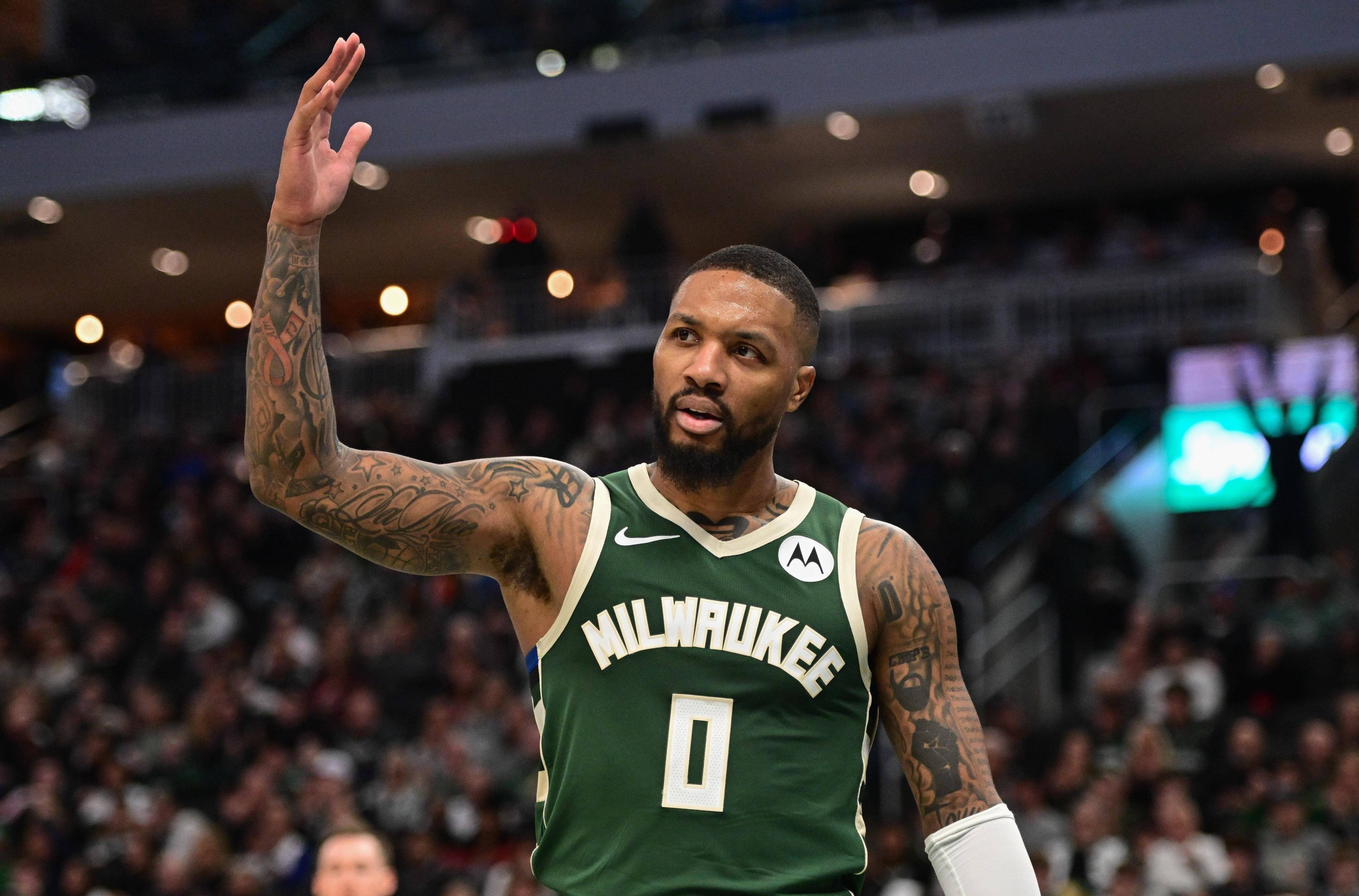 九游中国-雄鹿队外线发挥出色，期待在季后赛中有所作为