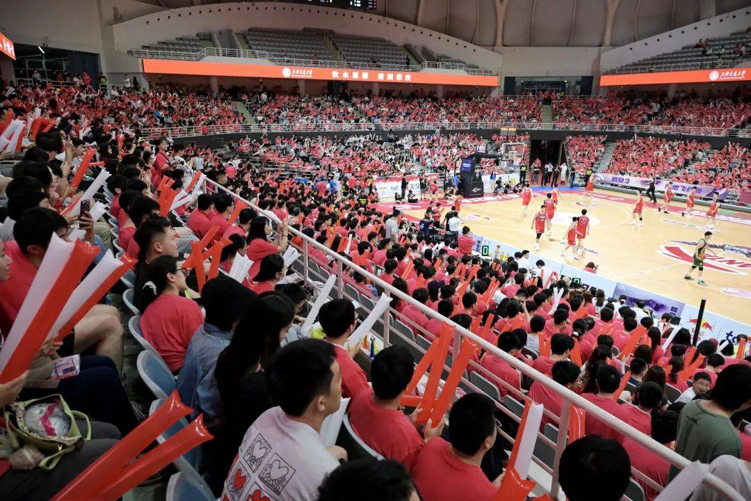 DFM轻取C9，Elk拿下关键大龙激烈交锋成都决赛之夜，强势挺进下一轮