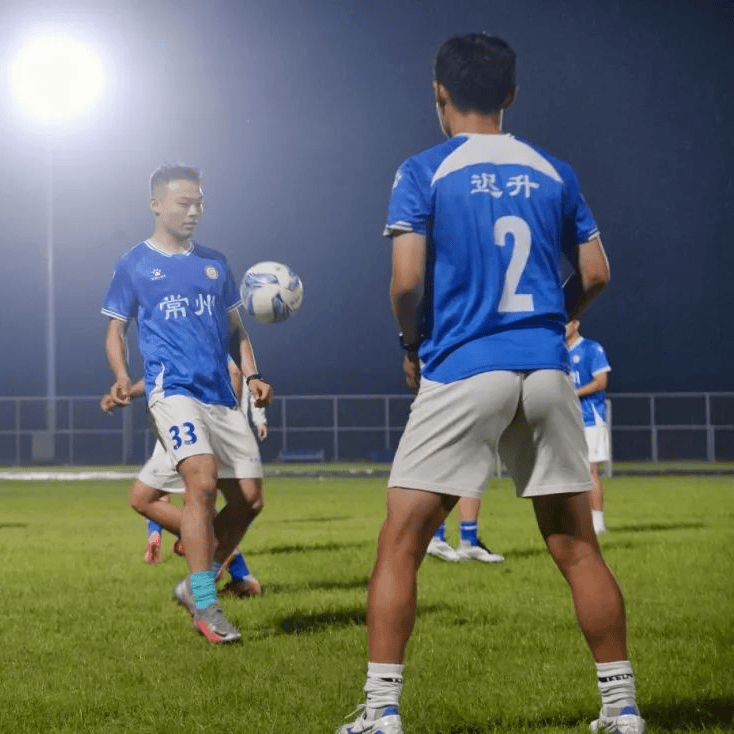 足球球队新练习方式亮相，赢得球员认可的简单介绍