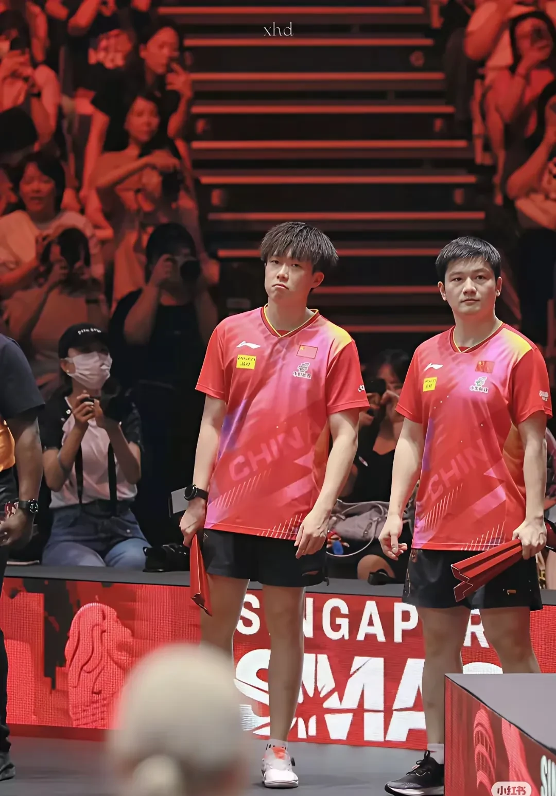 体育赛事胜利之路：球员们团结互助迎战困难的简单介绍