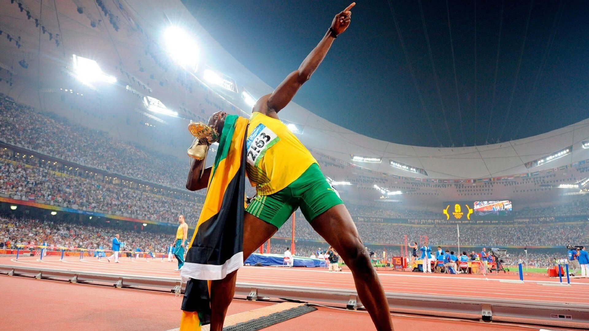 梅赛德斯铁骑碾压哈斯废墟，勒克莱尔独臂扛起法拉利荣光